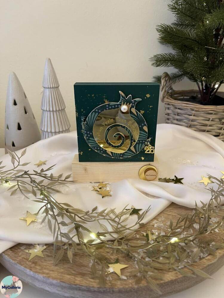 Green Xmas-Ξύλινο διακοσμητικό γούρι  ρόδι με ευχές