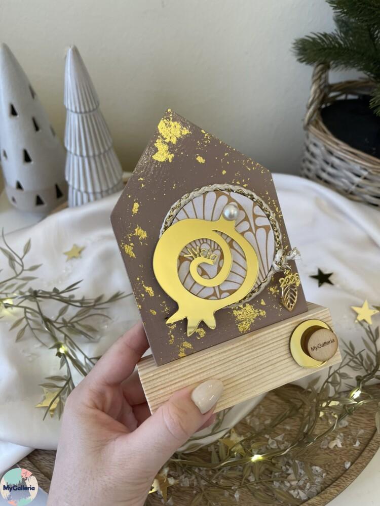 Brown Xmas-Ξύλινο διακοσμητικό γούρι σπίτι με ευχές